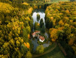 Schloss Turelbaach im Herbst